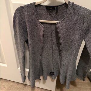 Reserved


Theory peplum jacket and ruffle cardigan ❤️❤️